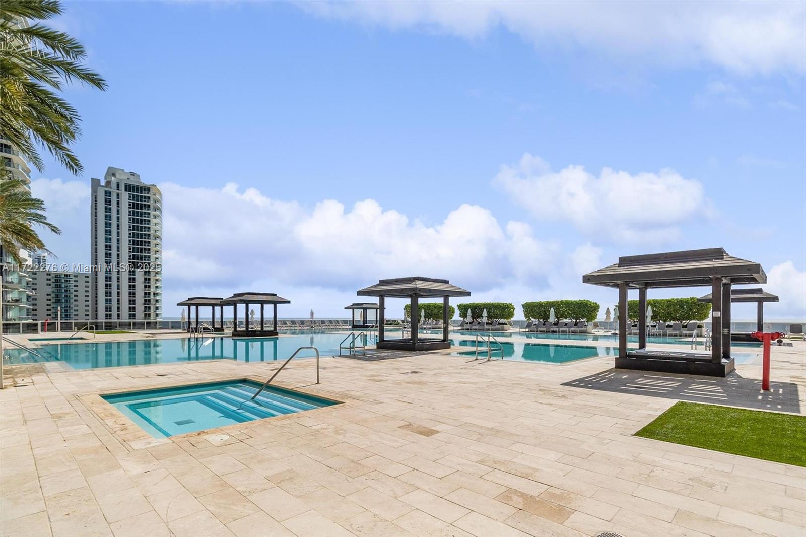 BEACH CLUB I - Residential