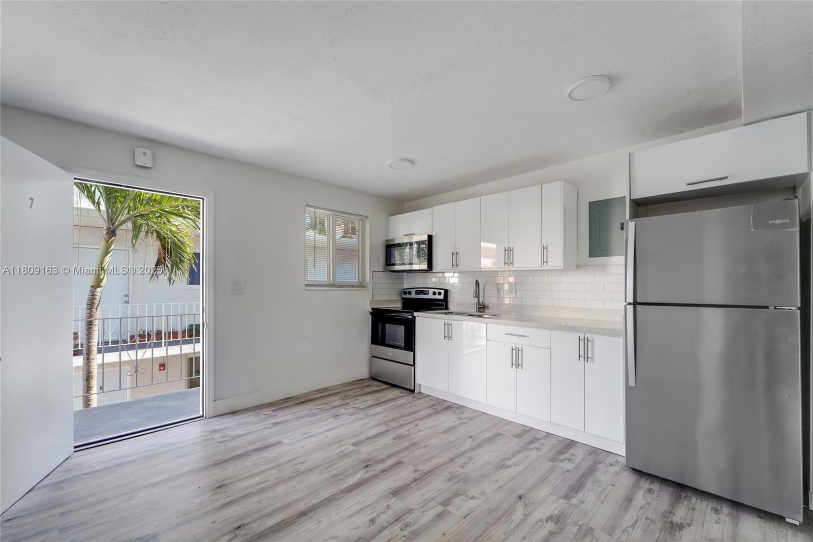 1630 Nw 18th St 12A, Miami, Broward County, Florida - 2 Bedrooms  
1 Bathrooms - 