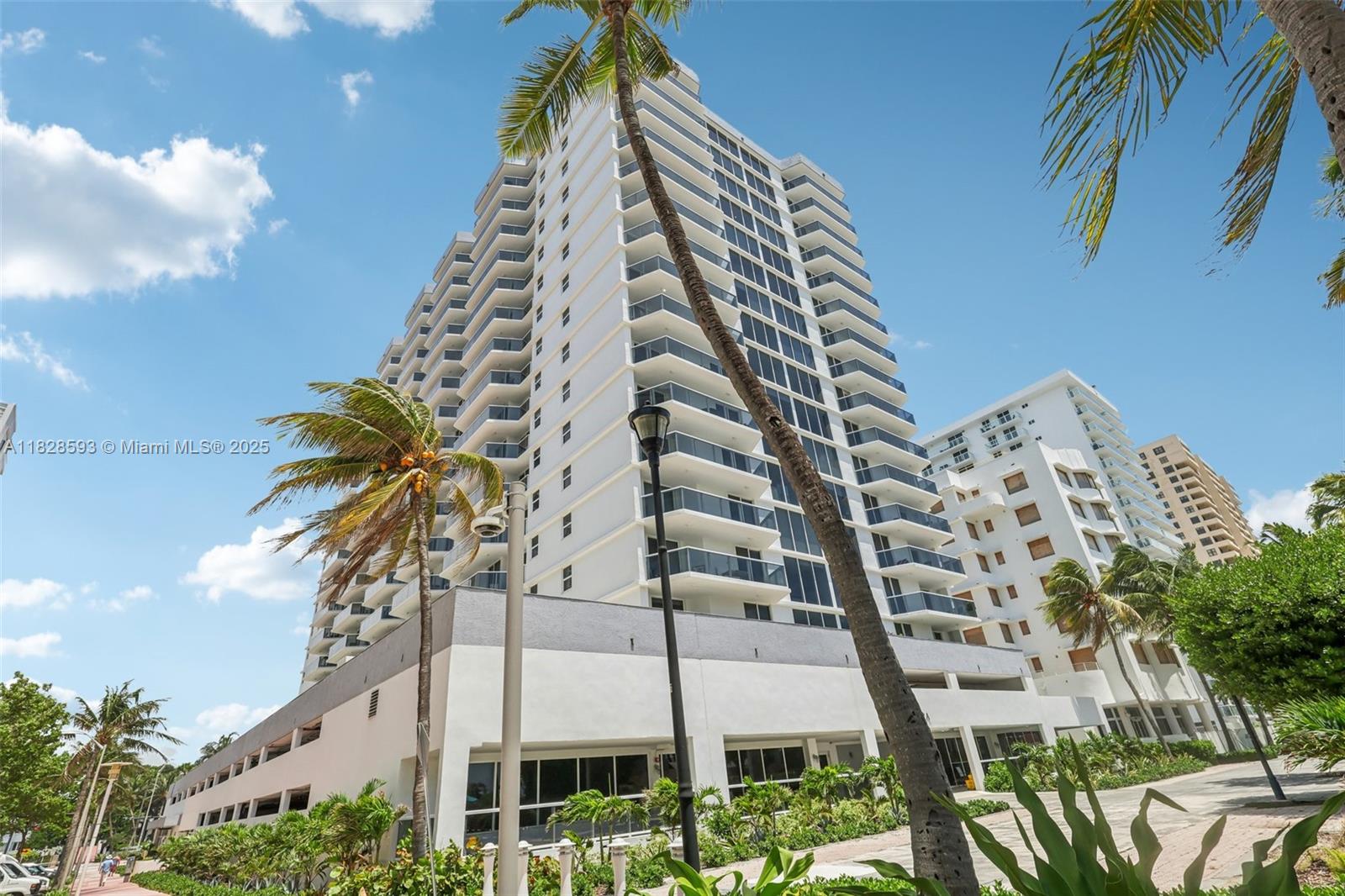 2401 Collins Ave 1612, Miami Beach, FL, 33140/$599,900 2 2401 Collins Ave 1612