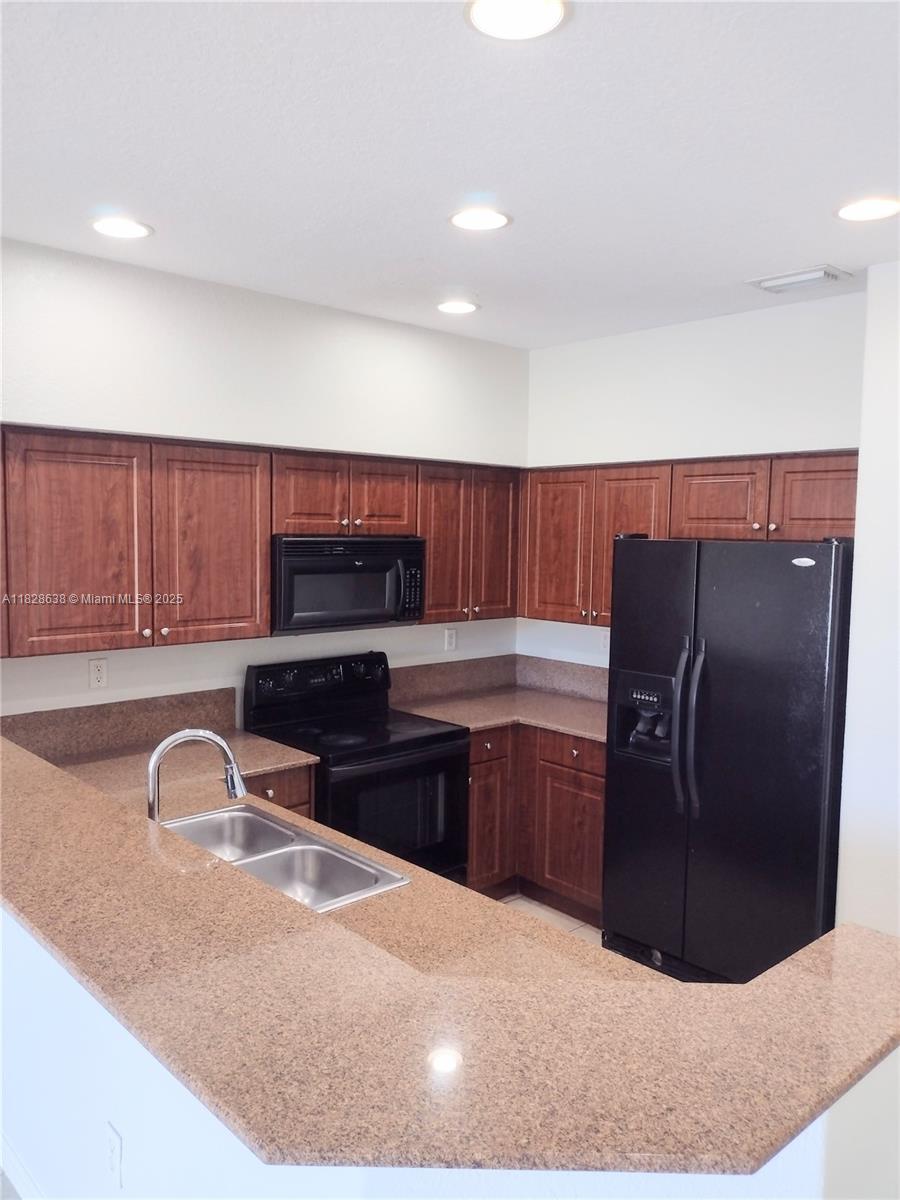 8380 SW 25th Ct 104, Miramar, FL, 33025/$369,000 3 8380 SW 25th Ct 104