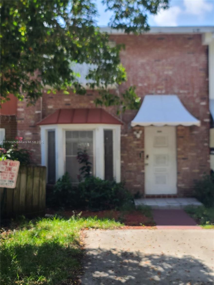 Two story townhouse with 2 bedrooms and one and a half bathrooms. Fenced backyard with no rear neighbors. Home is tiled throughout with both bedrooms upstairs. Washer and dryer included. Located near the Northwood Hills historic district and only 10 minutes away from beach access. Rapid approval!