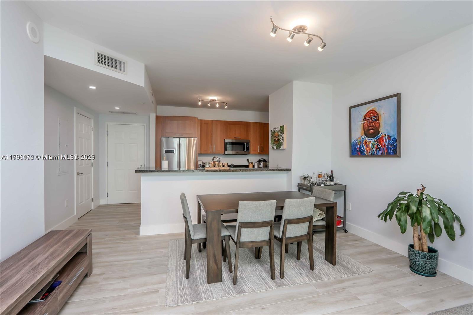 1300 Ponce De Leon Blvd 500, Coral Gables, Broward County, Florida - 1 Bedrooms  
2 Bathrooms - 