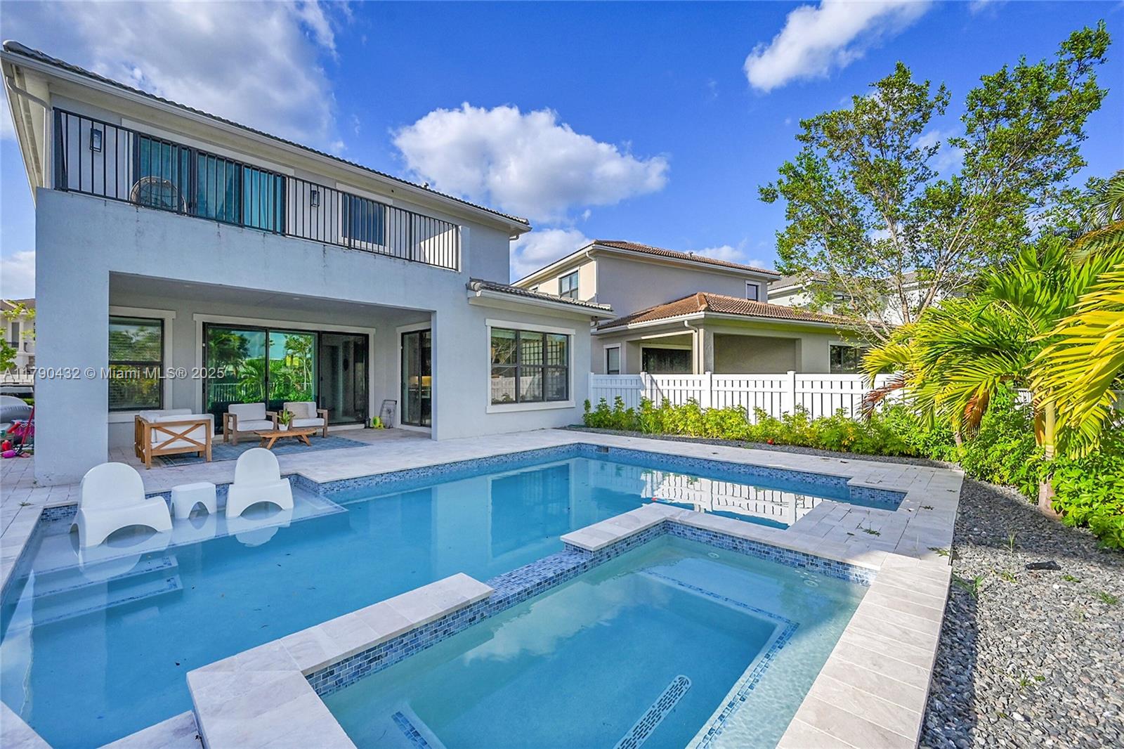 CORAL LAGO - Residential