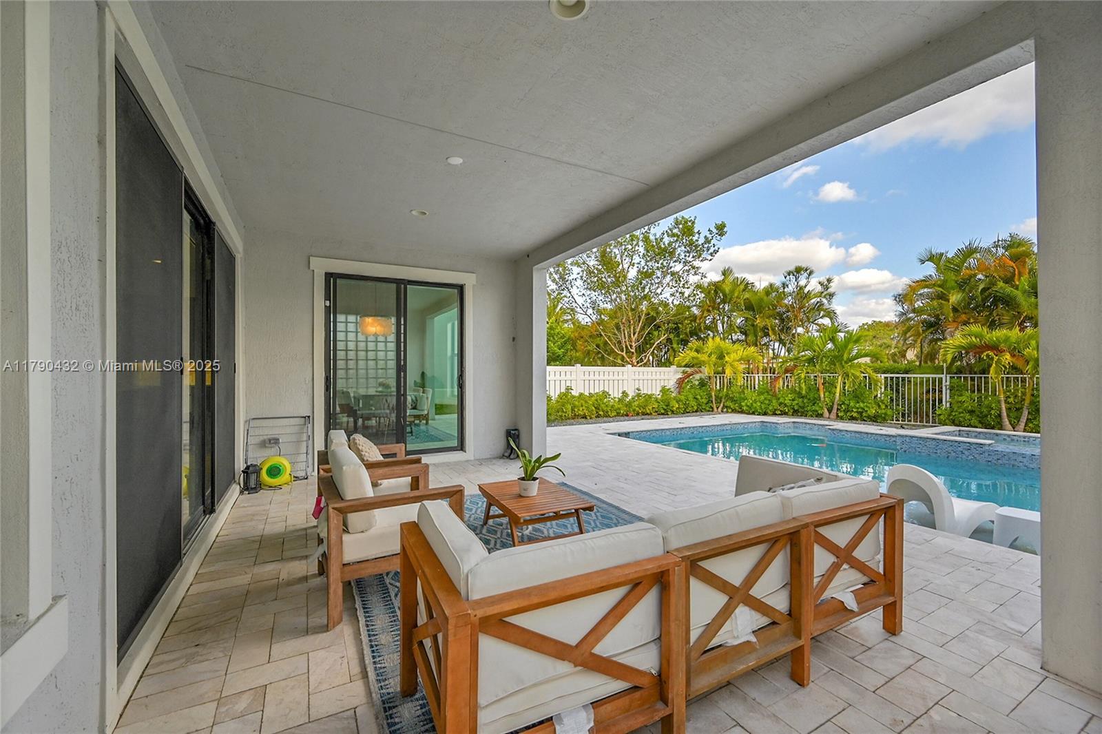 CORAL LAGO - Residential