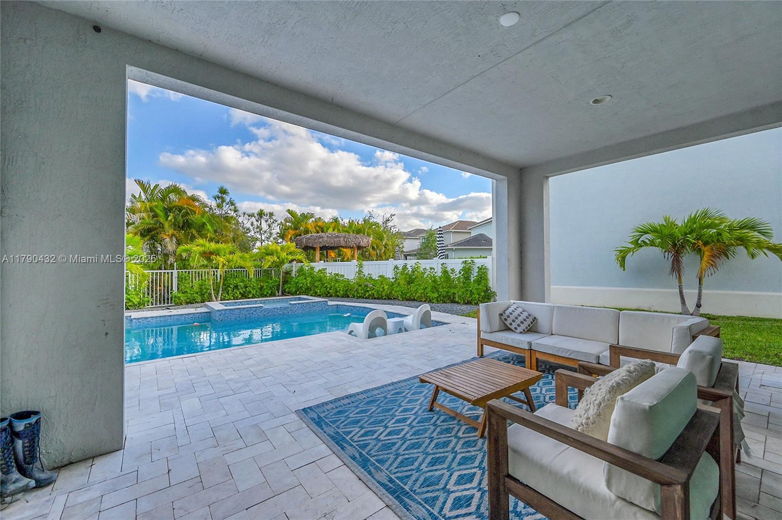 CORAL LAGO - Residential