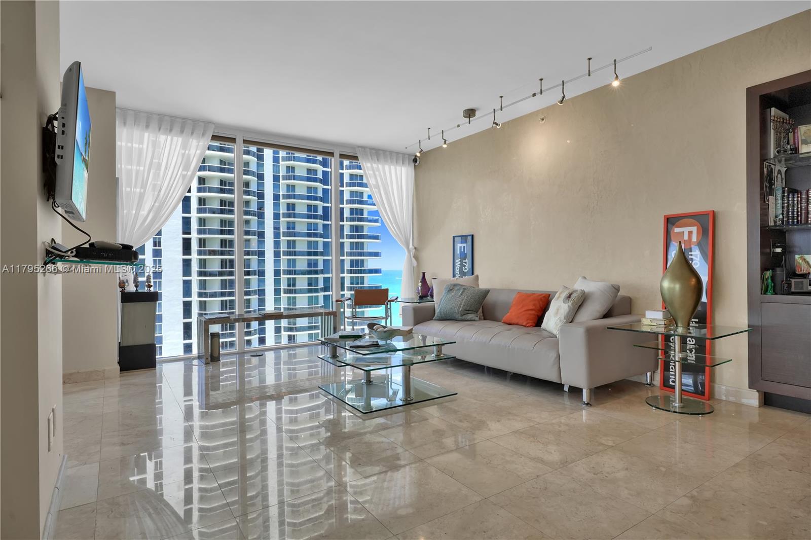 4775 Collins Ave 2006/2007
