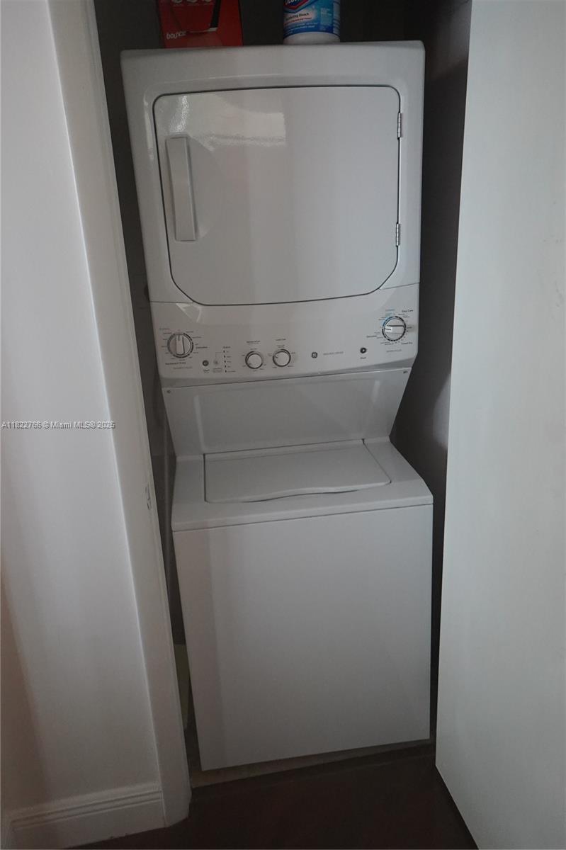 QUANTUM ON THE BAY CONDO - Residential