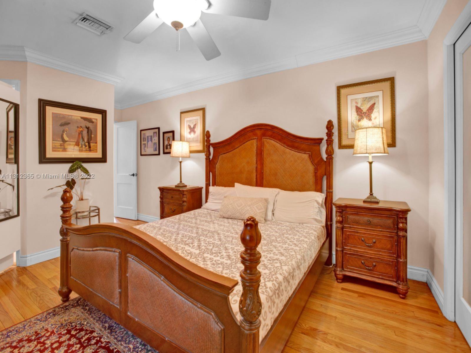 HOLLYWOOD - Residential