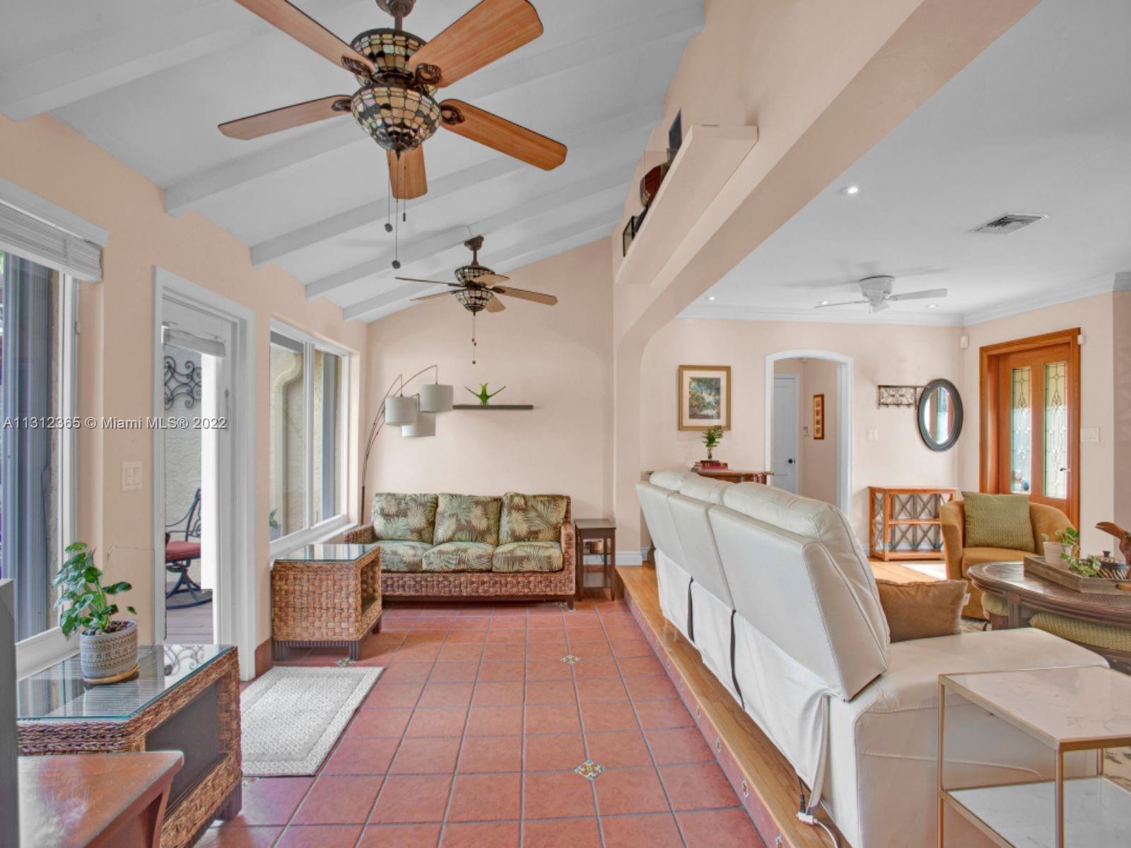 HOLLYWOOD - Residential