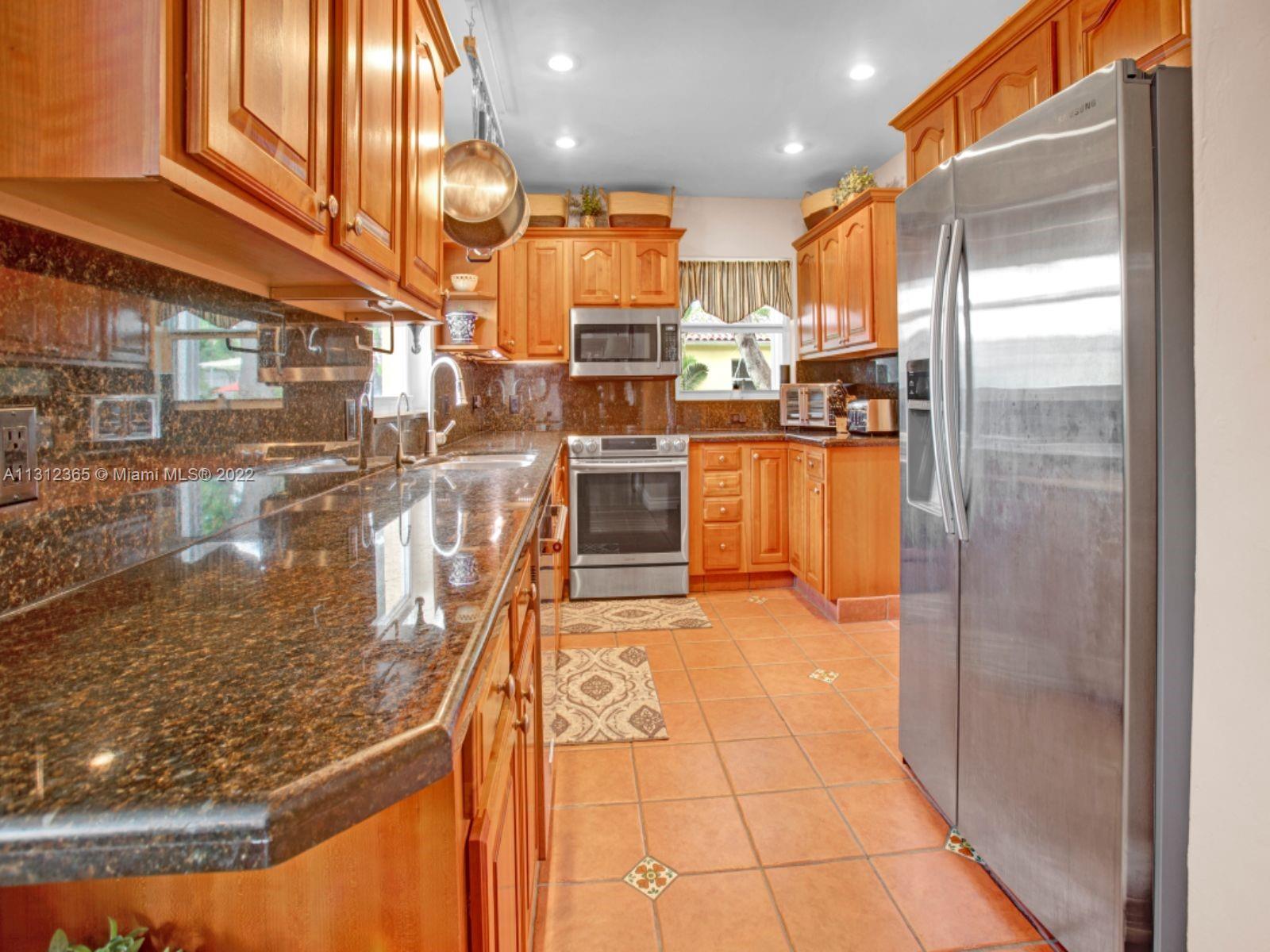 HOLLYWOOD - Residential