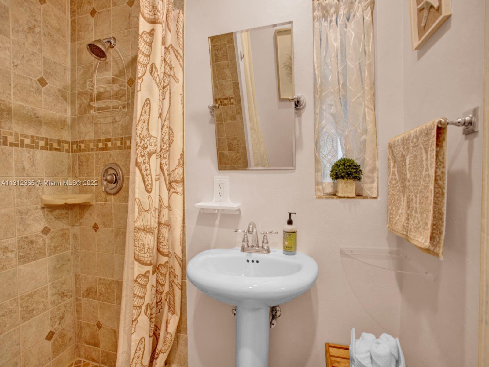 HOLLYWOOD - Residential