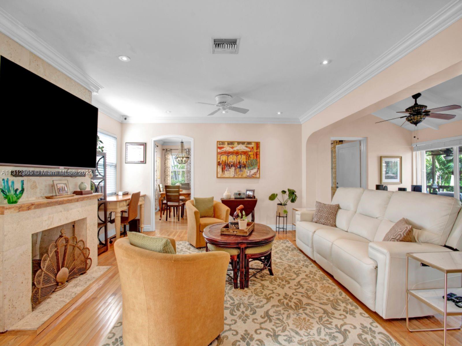 HOLLYWOOD - Residential