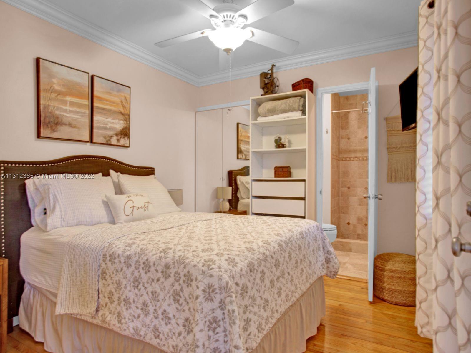 HOLLYWOOD - Residential