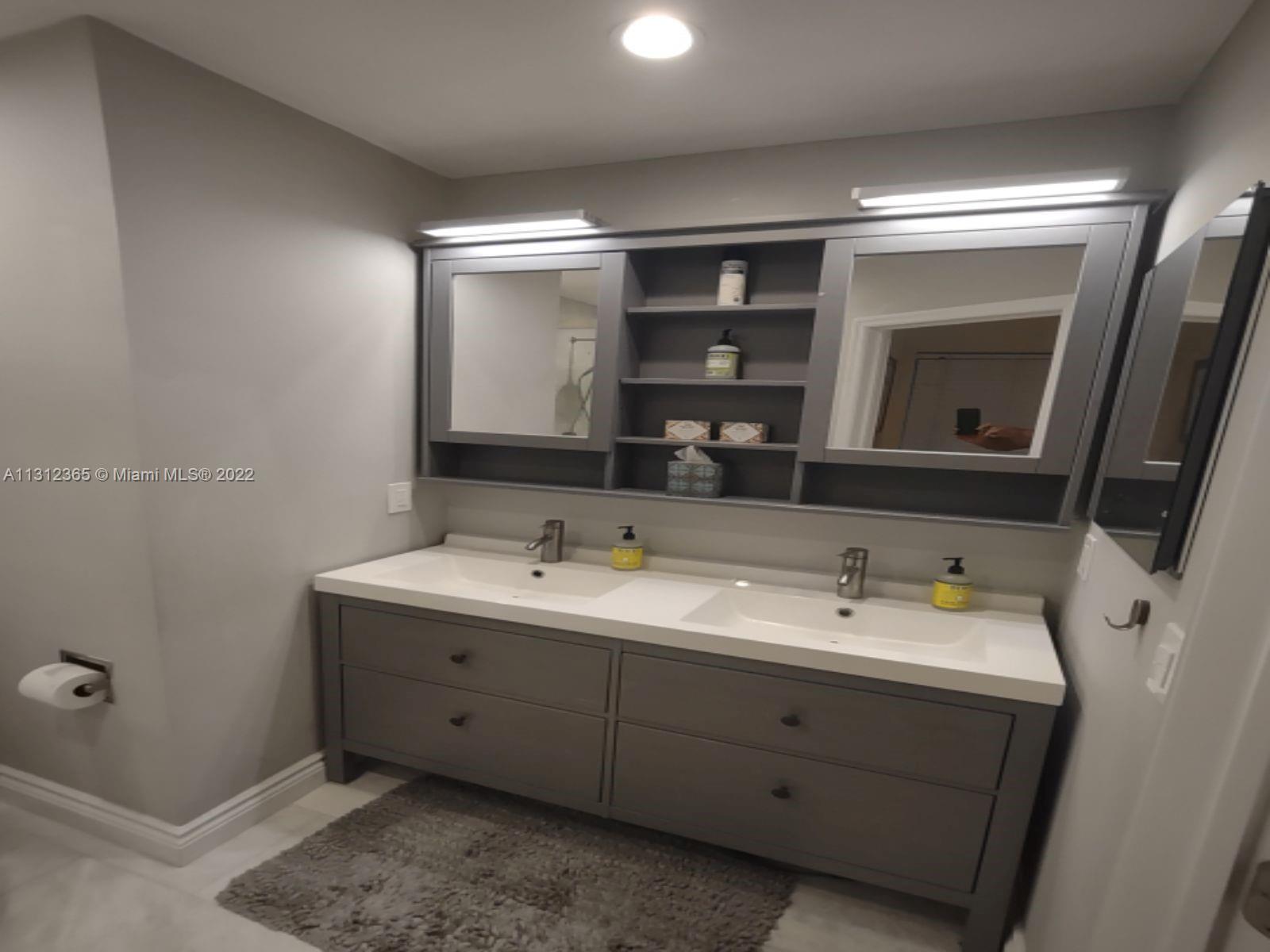 HOLLYWOOD - Residential