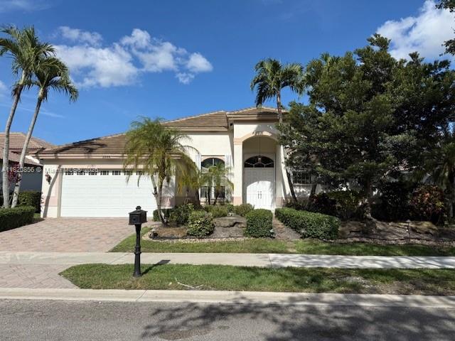 Rental Property at 2644 Miller Ct 2644, Weston, Broward County, Florida - Bedrooms: 5 
Bathrooms: 3  - $7,900 MO.