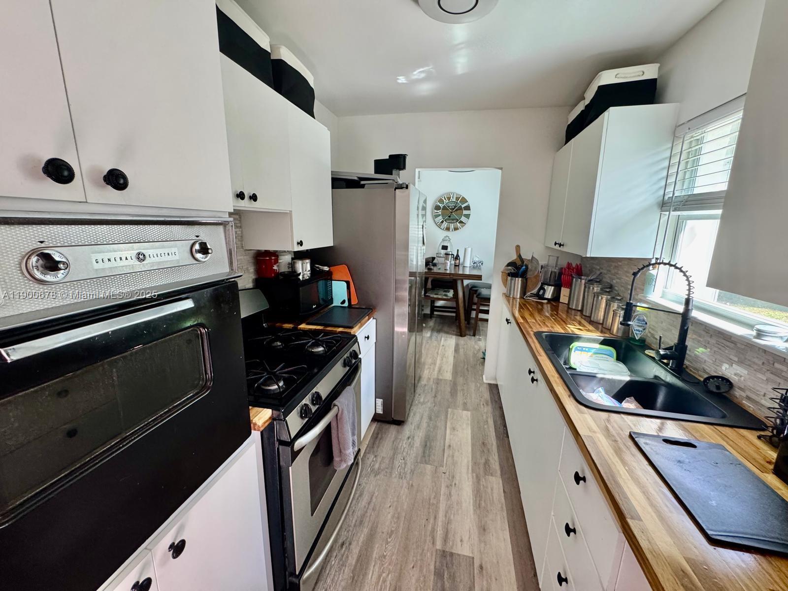 HOLLYWOOD TERRACE - Residential