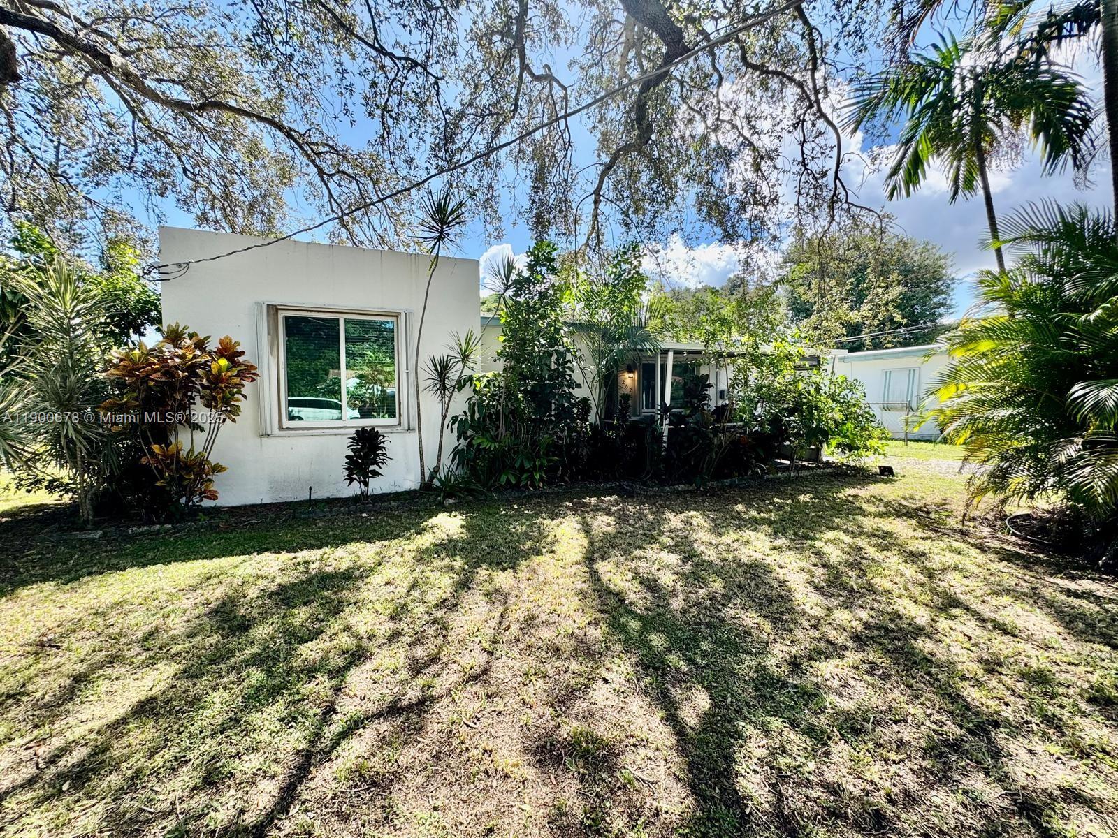 HOLLYWOOD TERRACE - Residential