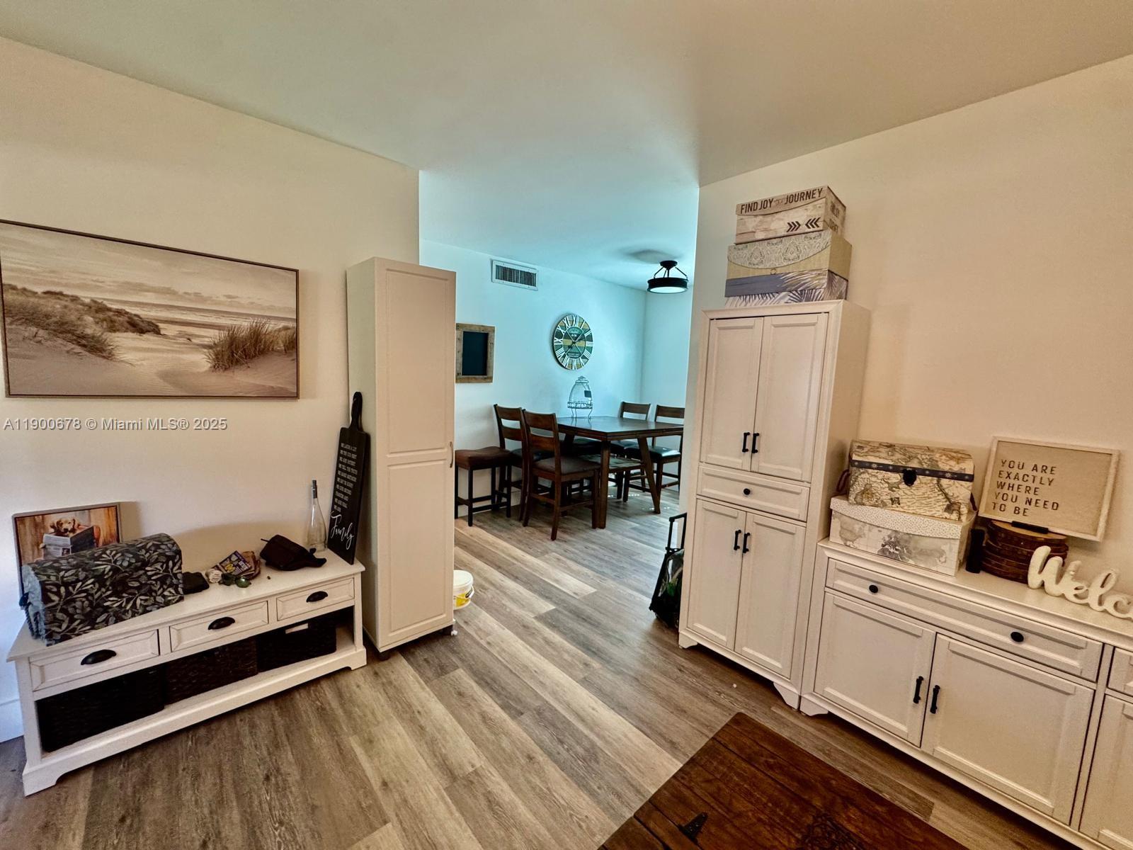HOLLYWOOD TERRACE - Residential