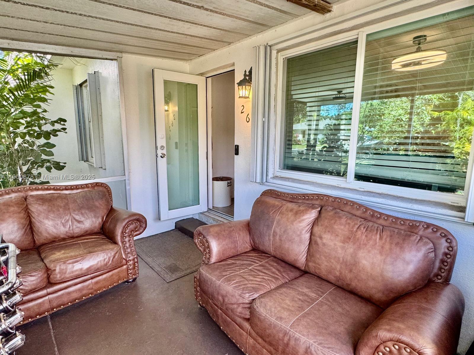 HOLLYWOOD TERRACE - Residential