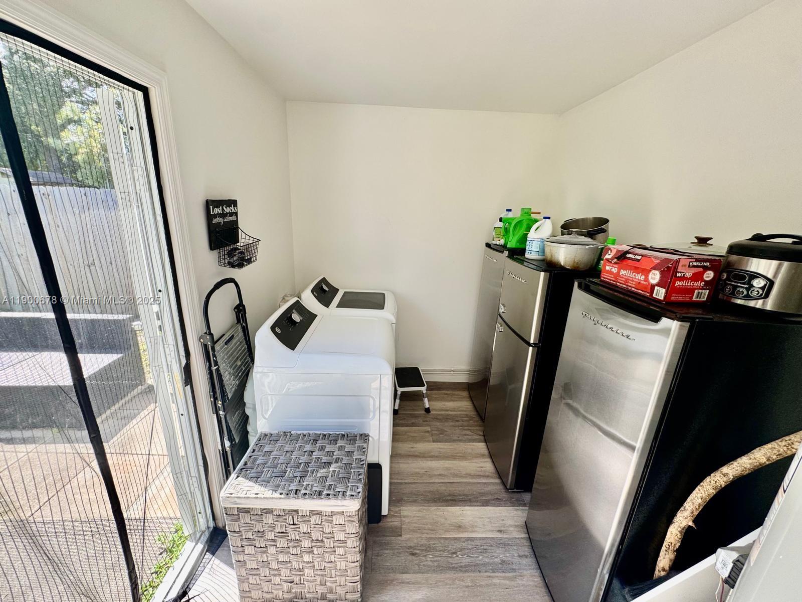 HOLLYWOOD TERRACE - Residential