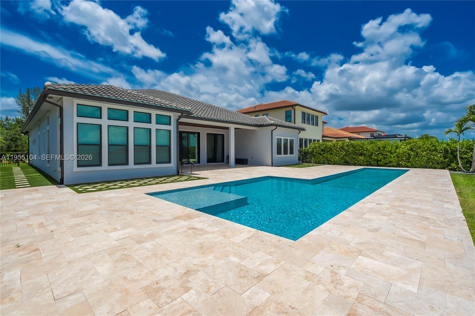 PARKLAND BAY - Residential