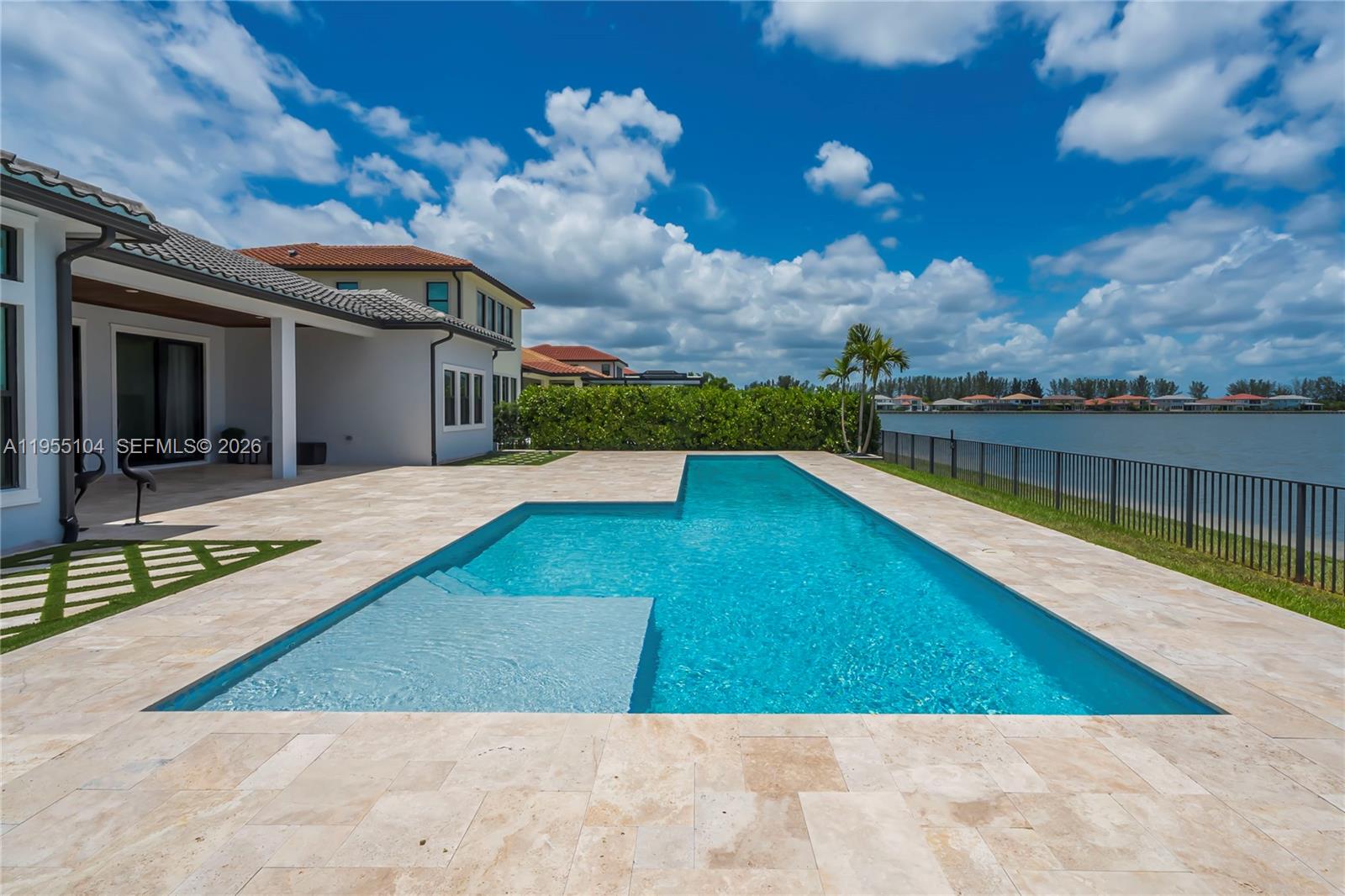 PARKLAND BAY - Residential