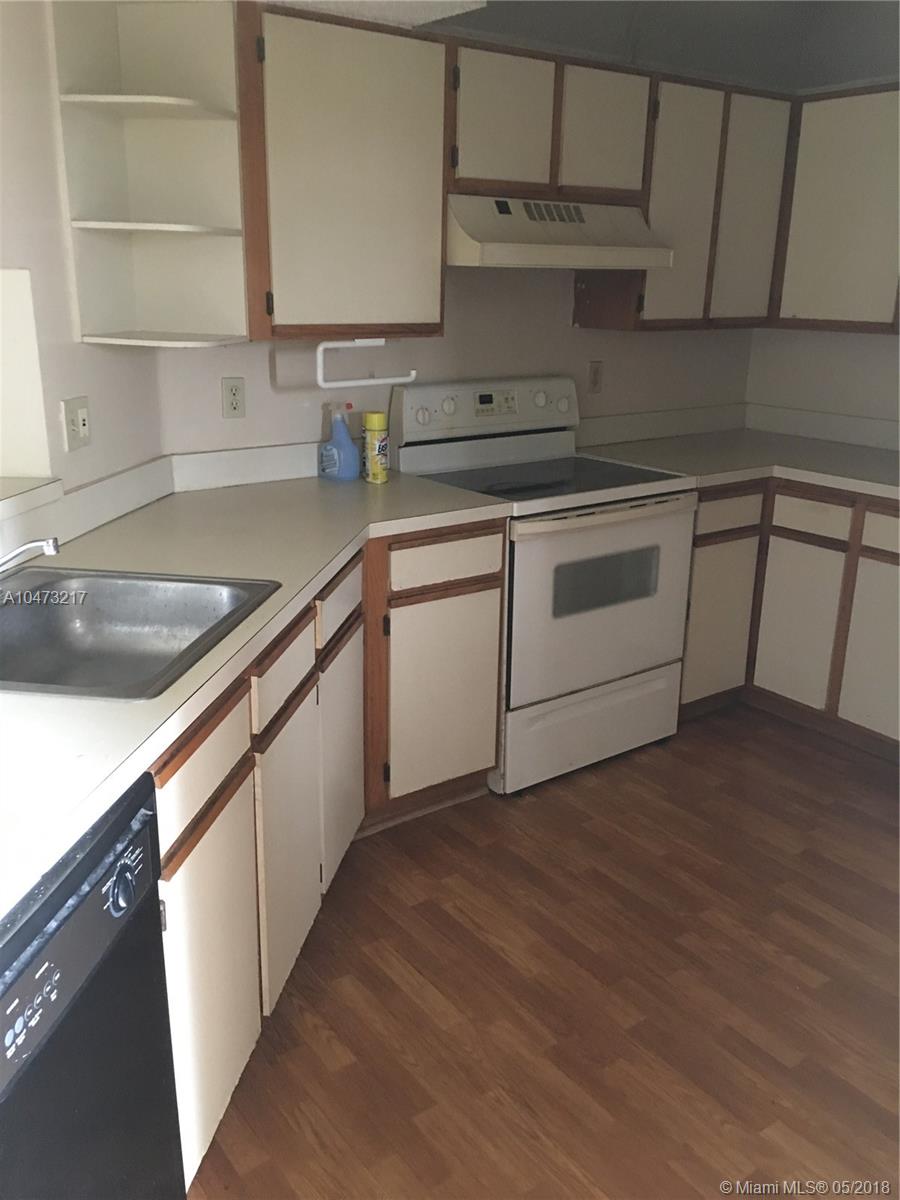 LAKESHORE CONDO 6 - Residential Lease