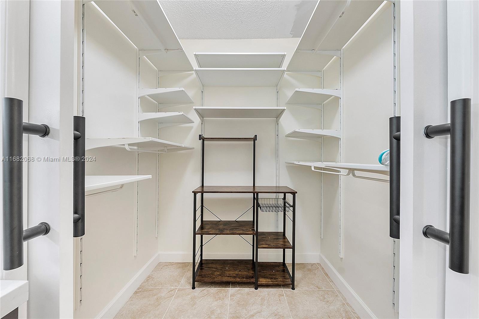 POND APPLE PLACE I CONDO - Residential Lease