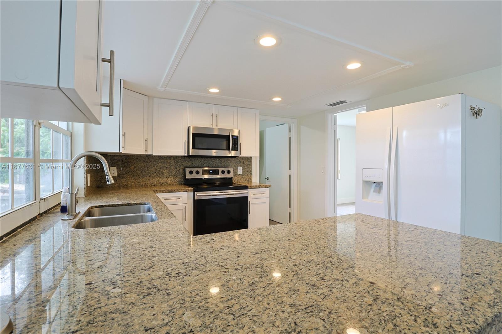 RAINBOW LAKES - Residential Lease