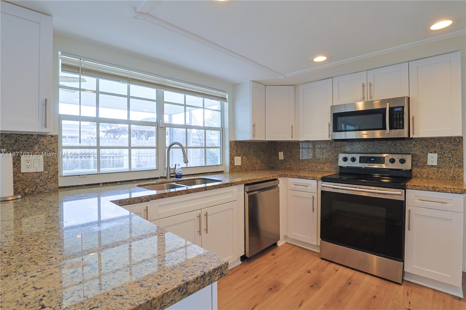 RAINBOW LAKES - Residential Lease