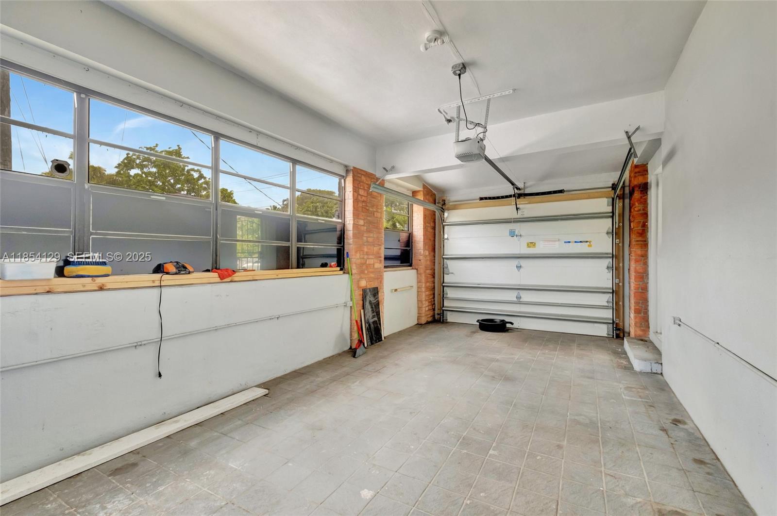 HOLLYWOOD - Residential