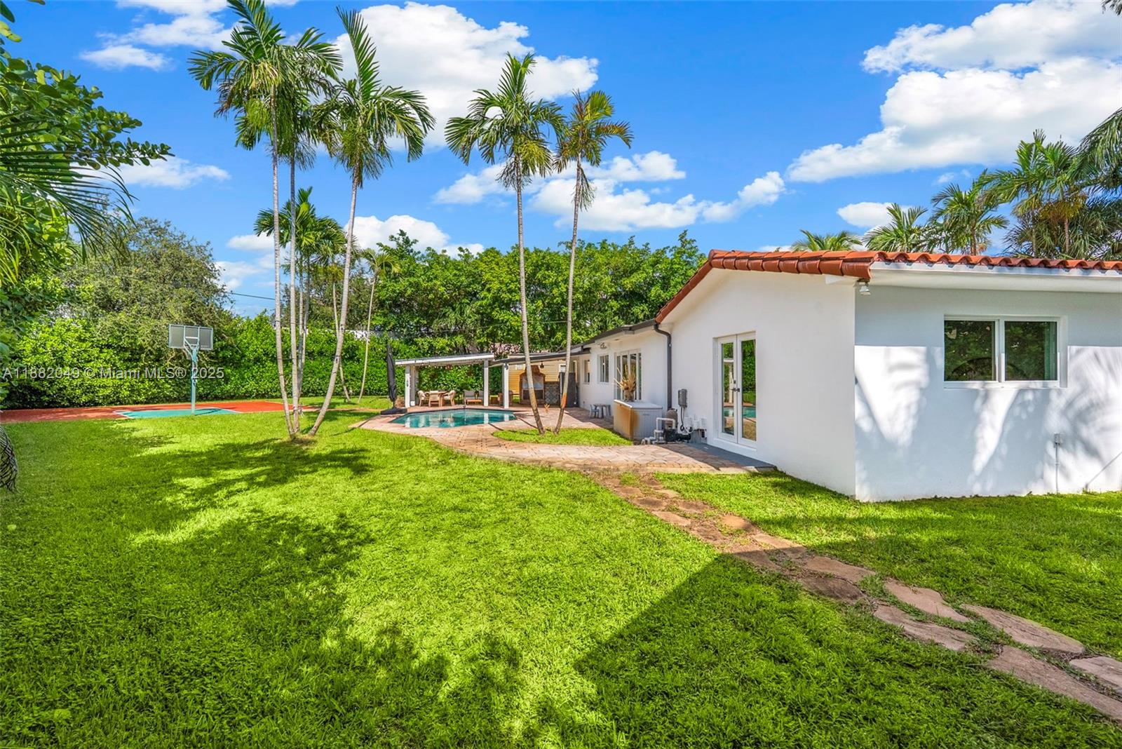 HIGHLAND GARDENS - Residential