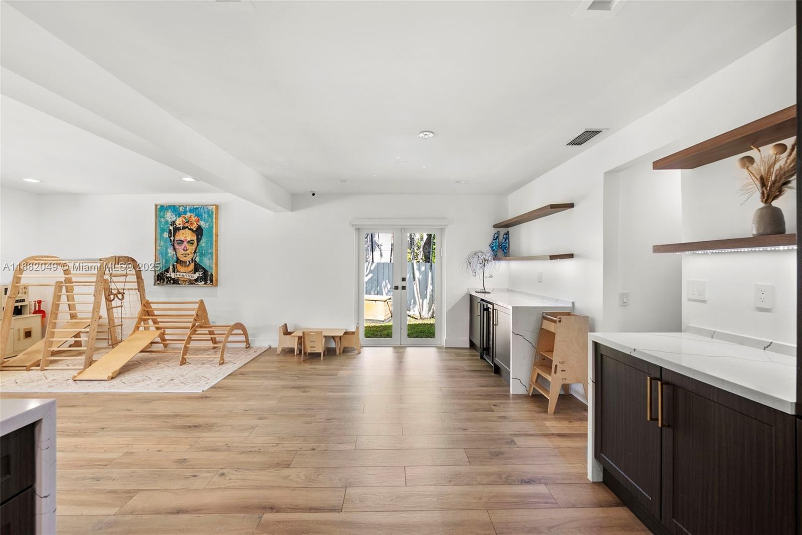 HIGHLAND GARDENS - Residential