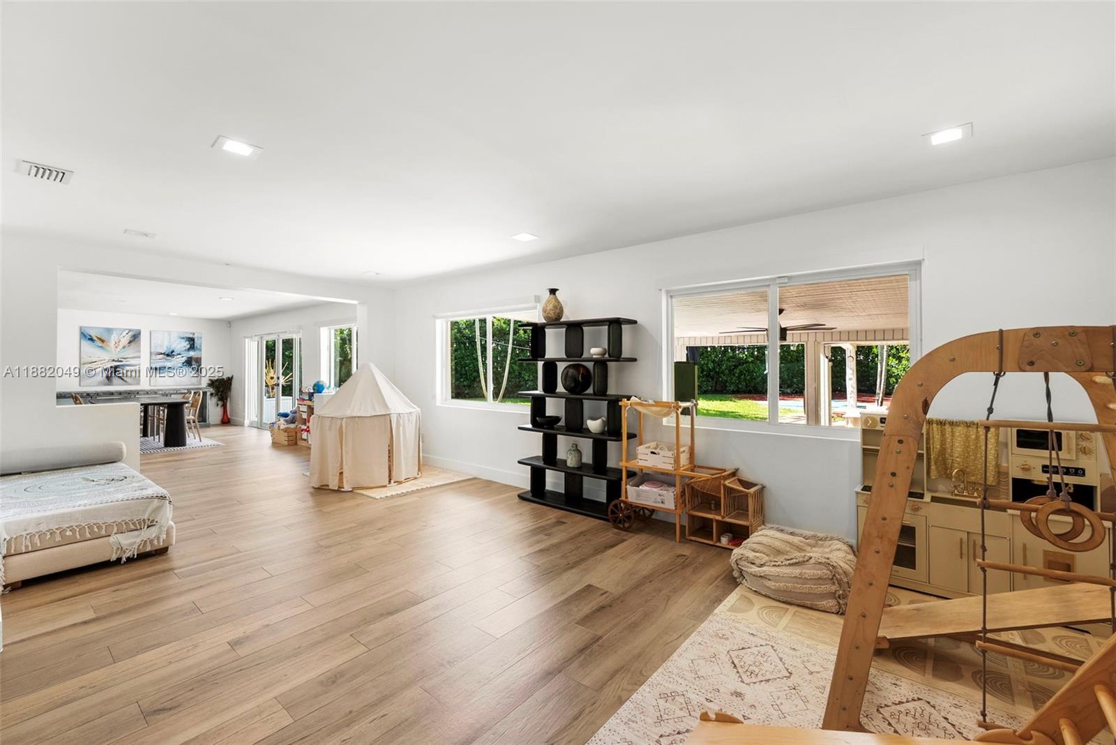 HIGHLAND GARDENS - Residential