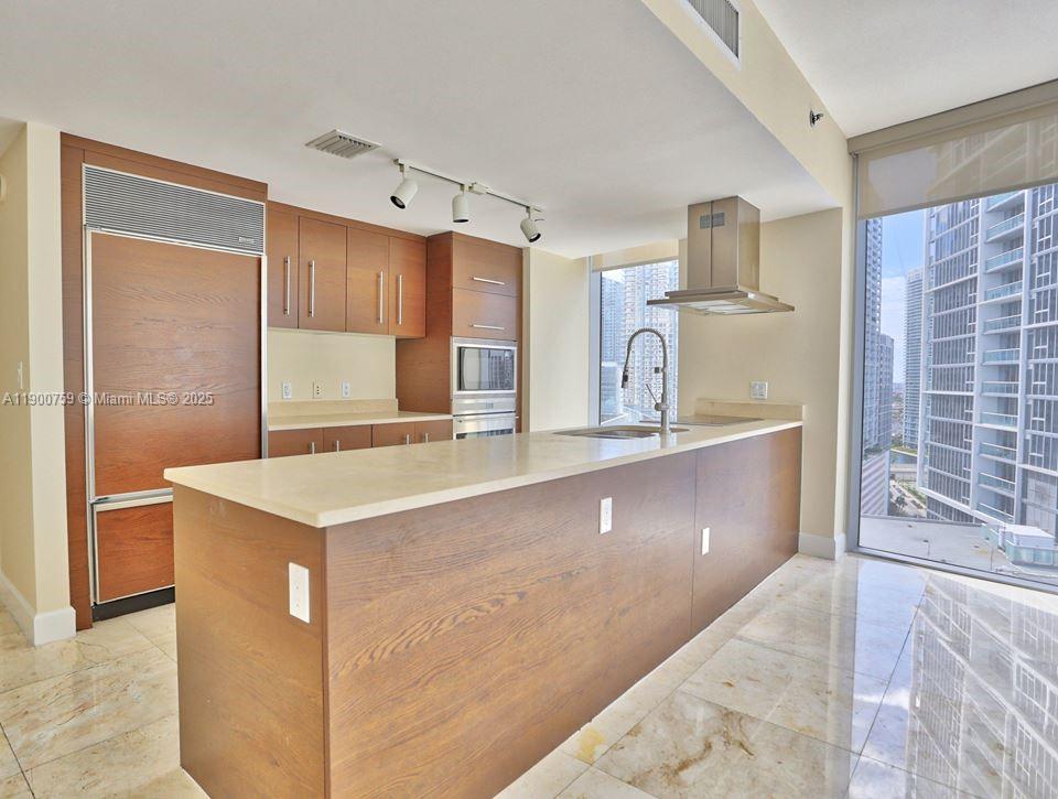 495 Brickell Ave 2010