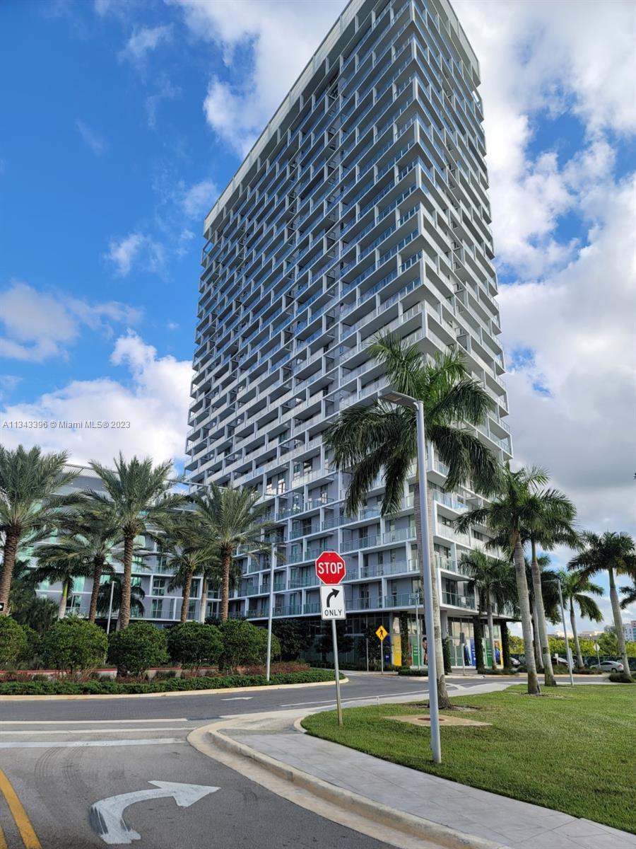 ***Price Drop*** Motivated Landlord**** ****MOVE IN WITH JUST FIRST AND SECURITY DEPOSIT ONLY*****New Condo with stunning views from the spacious private balcony on the 24 floor. Featuring contemporary living spaces with stainless steel appliances, Hansgrohe fixtures. This luxurious unit offers an open-plan with den living space, open kitchen, seating & dining areas with Italian cabinets, white quartz counter-top, panoramic floor to ceiling impact windows, porcelain floors throughout. Resort-inspired amenities include gym, spa, sauna & steam room, business center, kid’s playroom, Theatre Room, Indoor club room with bar, lounge, catering kitchen, event/party space. guest suite, infinity edge pool, jacuzzi, BBQ area, 2tennis courts, pet spa and 24H security & valet. Easy to Show