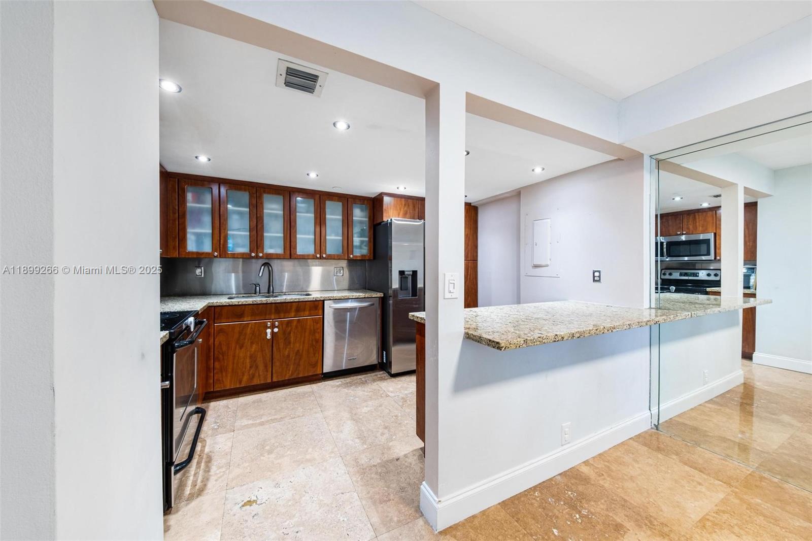 THE TOWERS OF QUAYSIDE CO - Residential