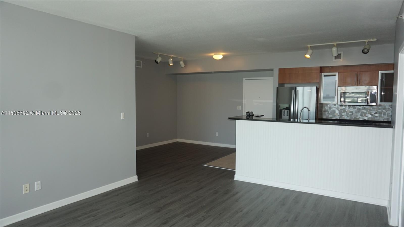 Rental Property at 325 S Biscayne Blvd 2022, Miami, Broward County, Florida - Bedrooms: 2 
Bathrooms: 2  - $3,700 MO.