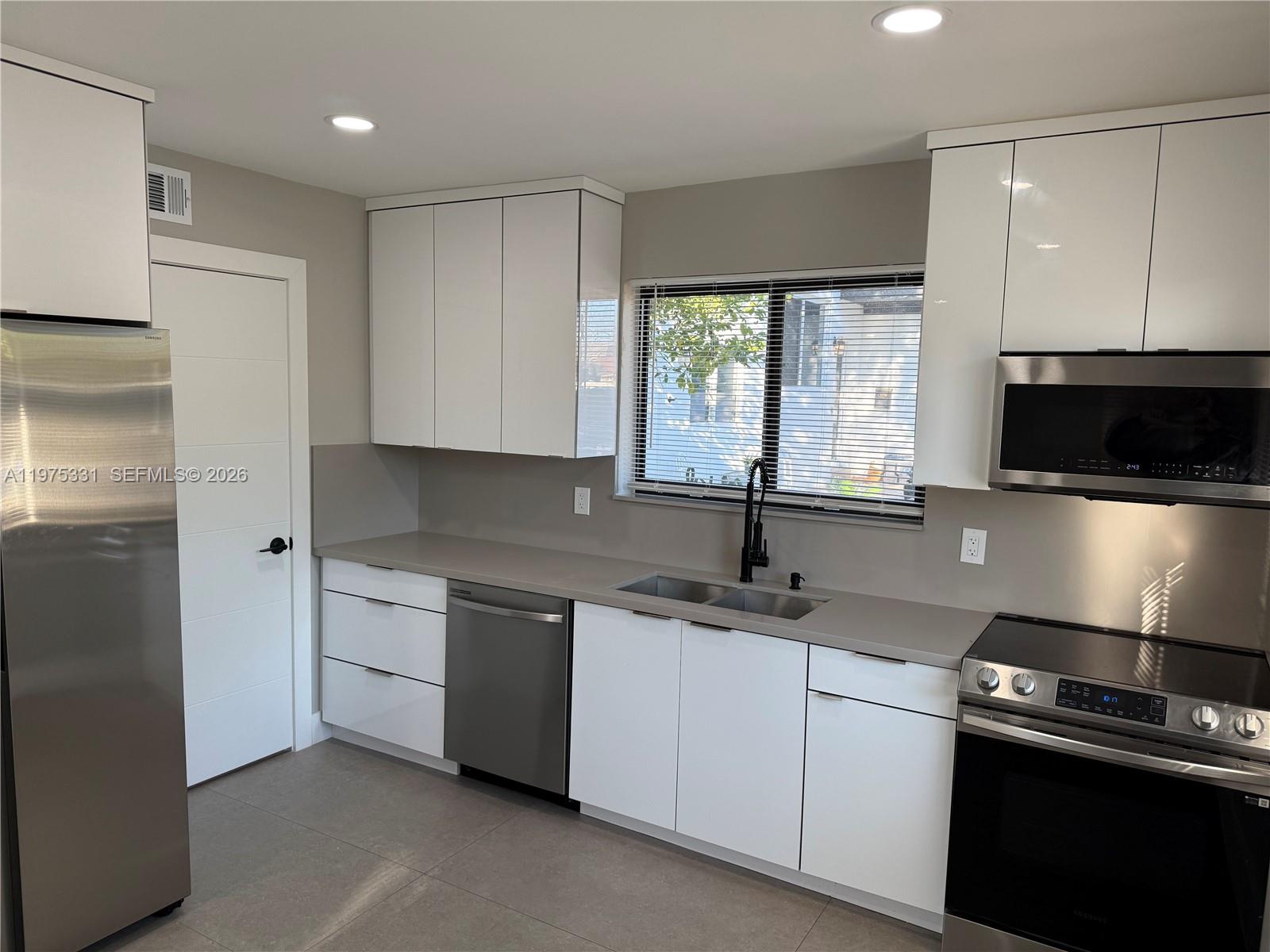 SILVER BLUFF GARDENS - Residential Lease