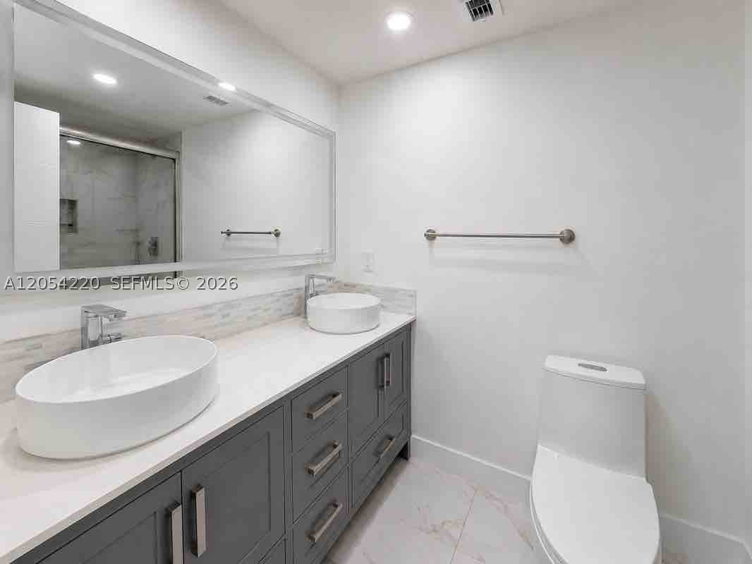 500 Bayview Dr 232