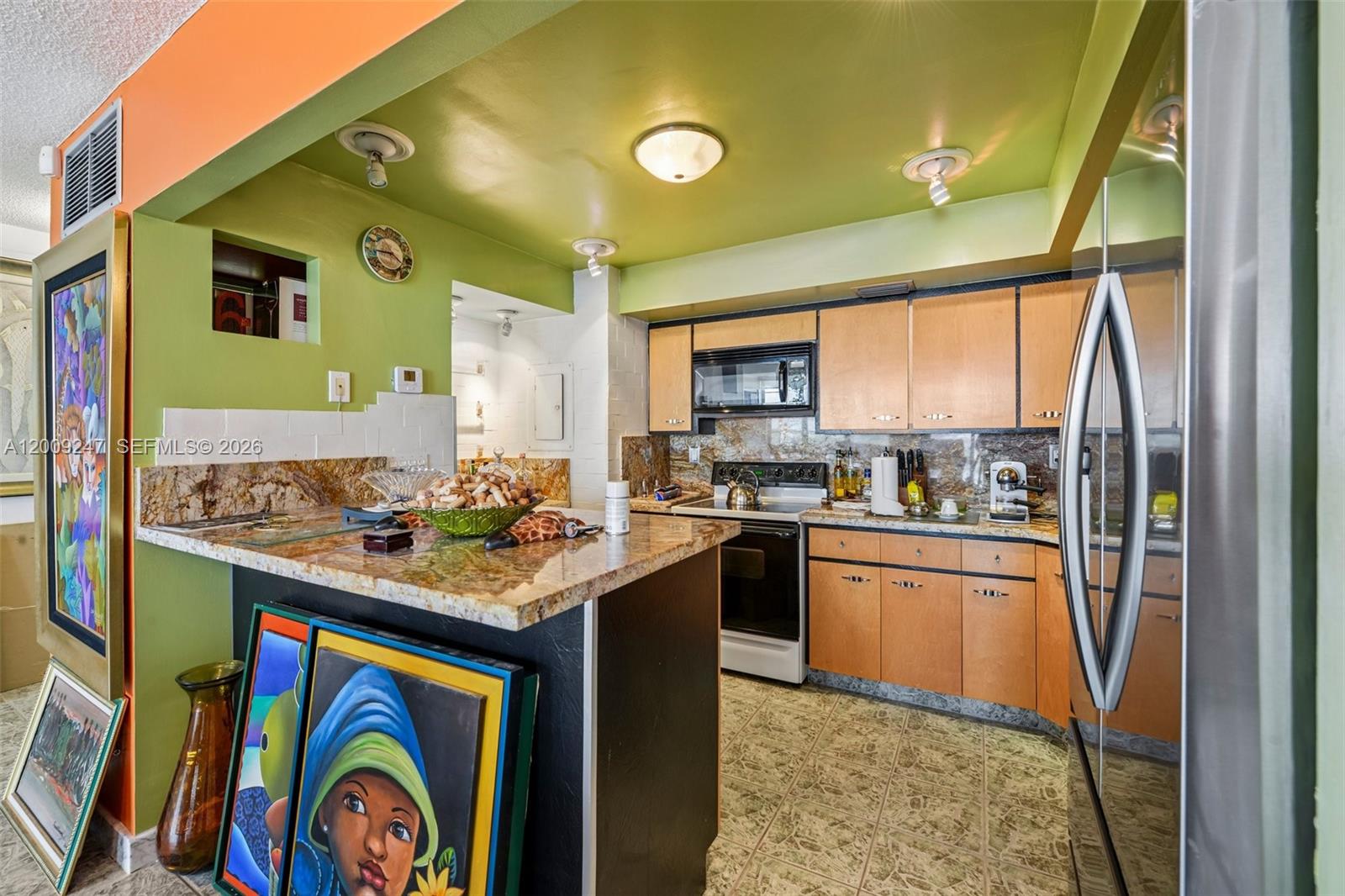 BAYVIEW TOWERS CONDO SOUT - Residential
