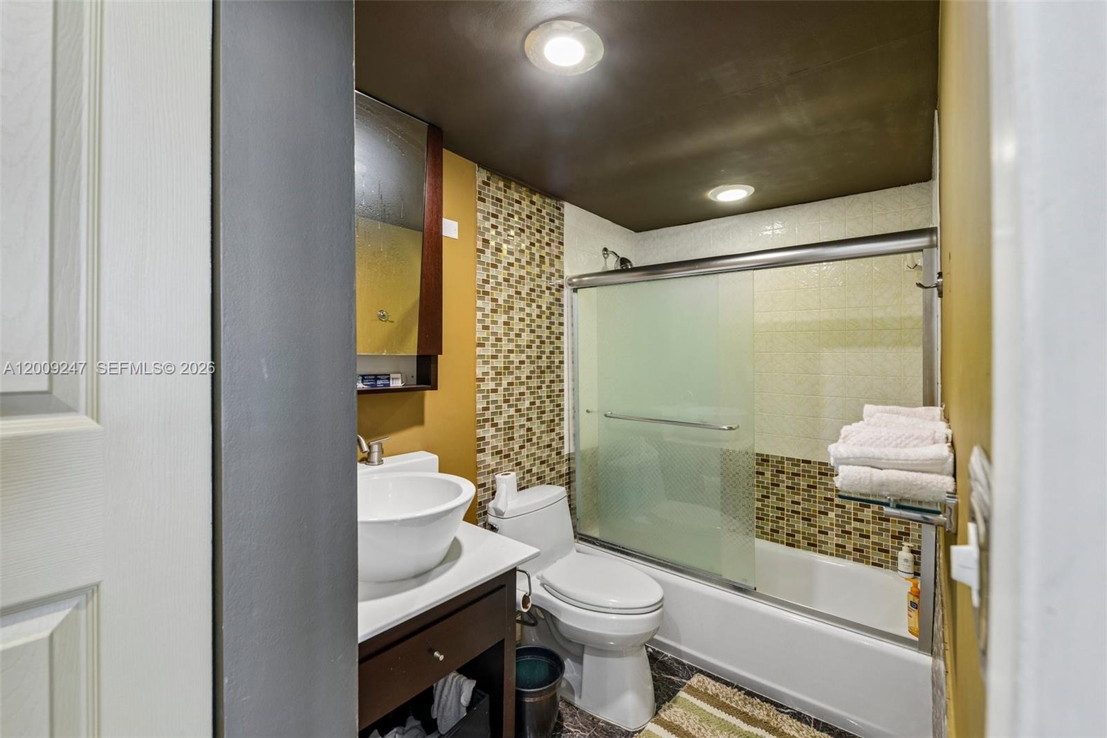 BAYVIEW TOWERS CONDO SOUT - Residential