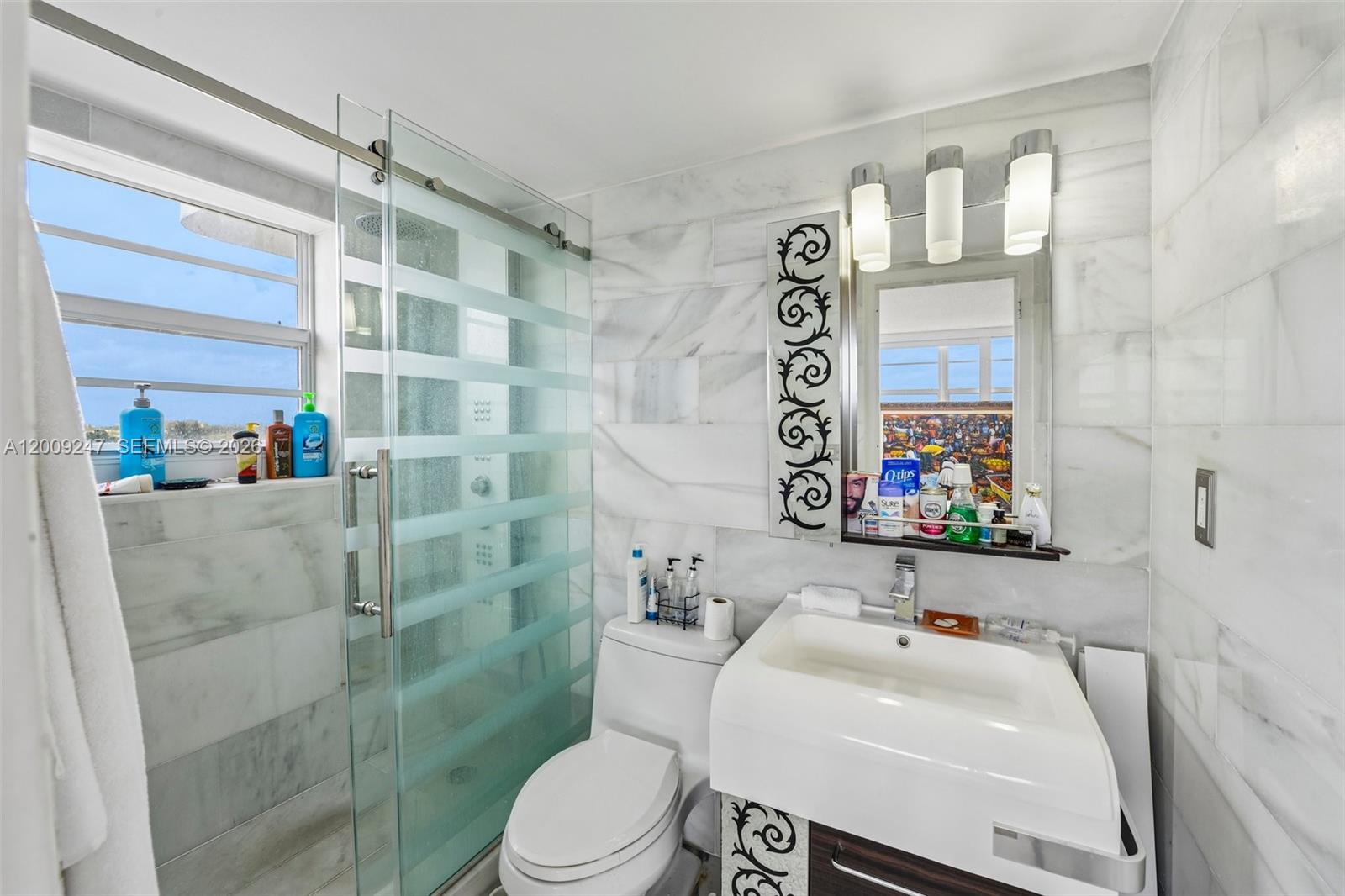 BAYVIEW TOWERS CONDO SOUT - Residential