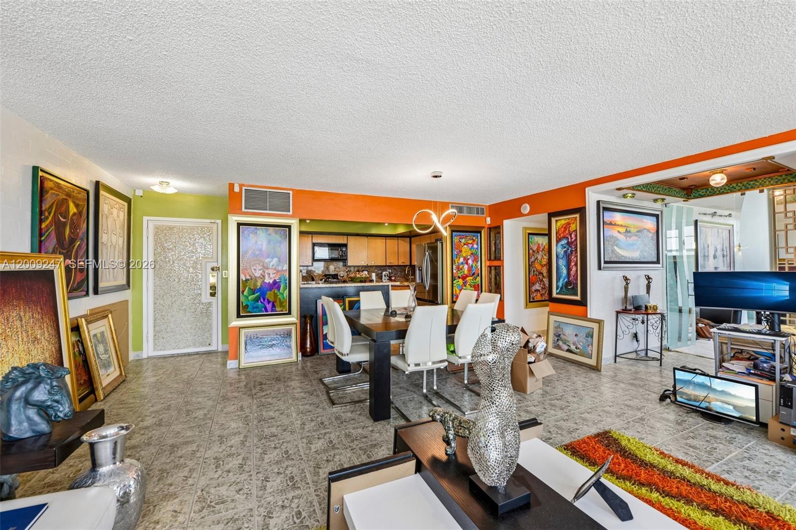 BAYVIEW TOWERS CONDO SOUT - Residential