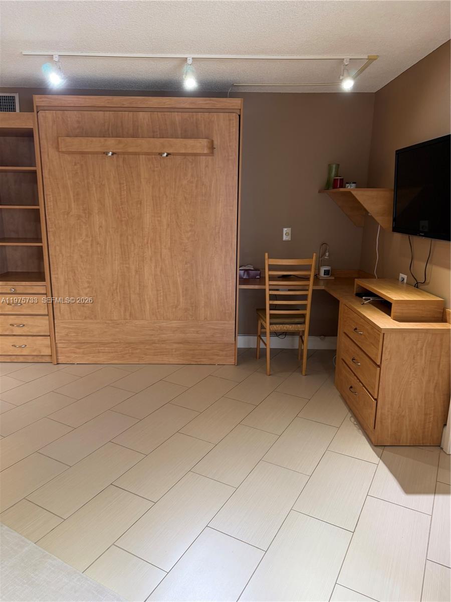 PALM AIRE COUNTRY C - Residential Lease