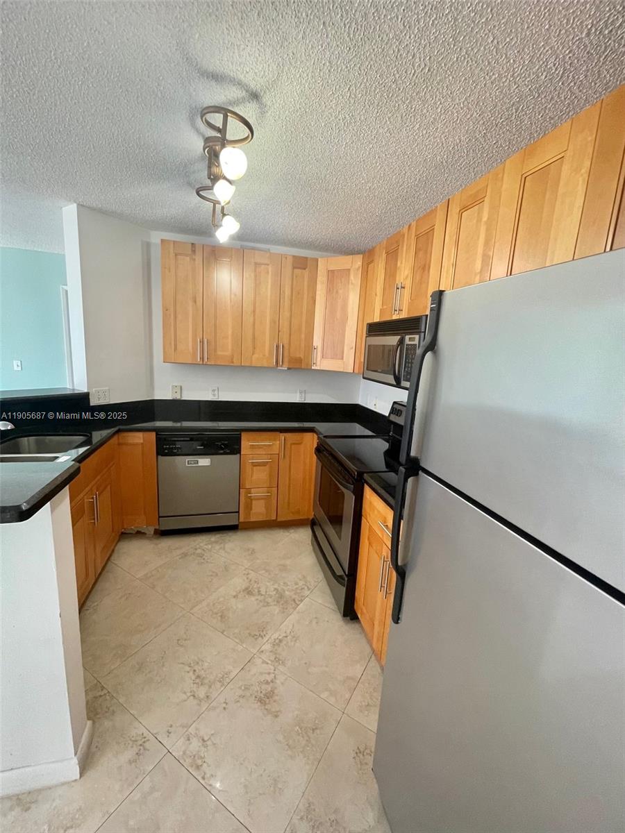 THE YACHT CLUB AT AVENTUR - Residential Lease