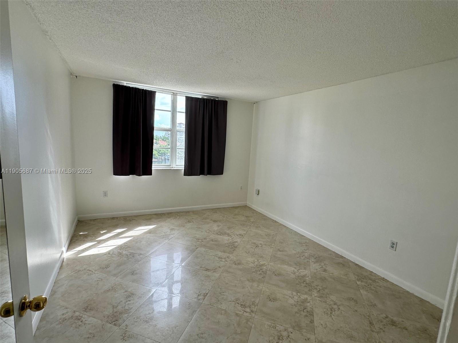 THE YACHT CLUB AT AVENTUR - Residential Lease