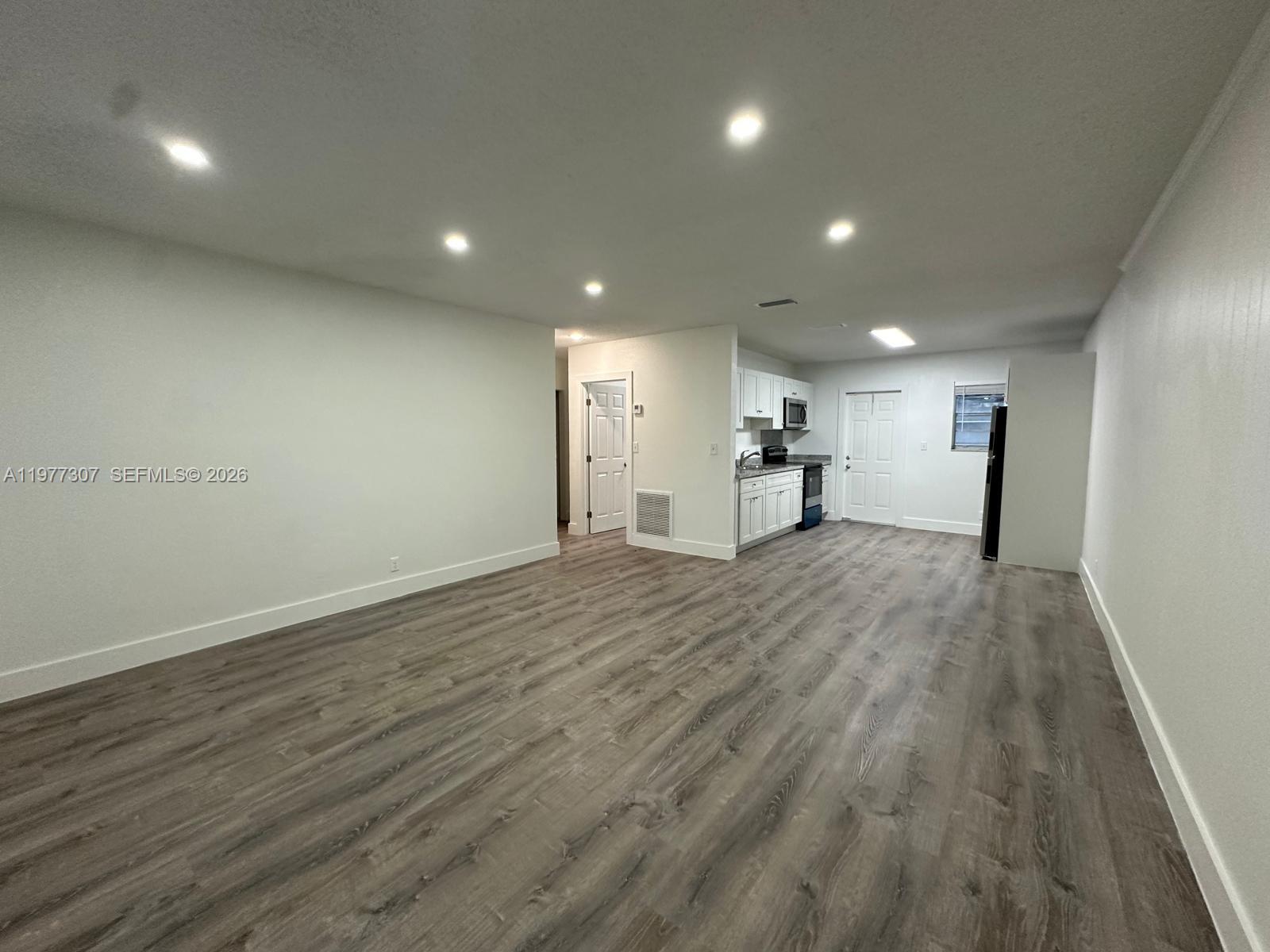 TOWN OF HALLANDALE B-13 - Residential Lease