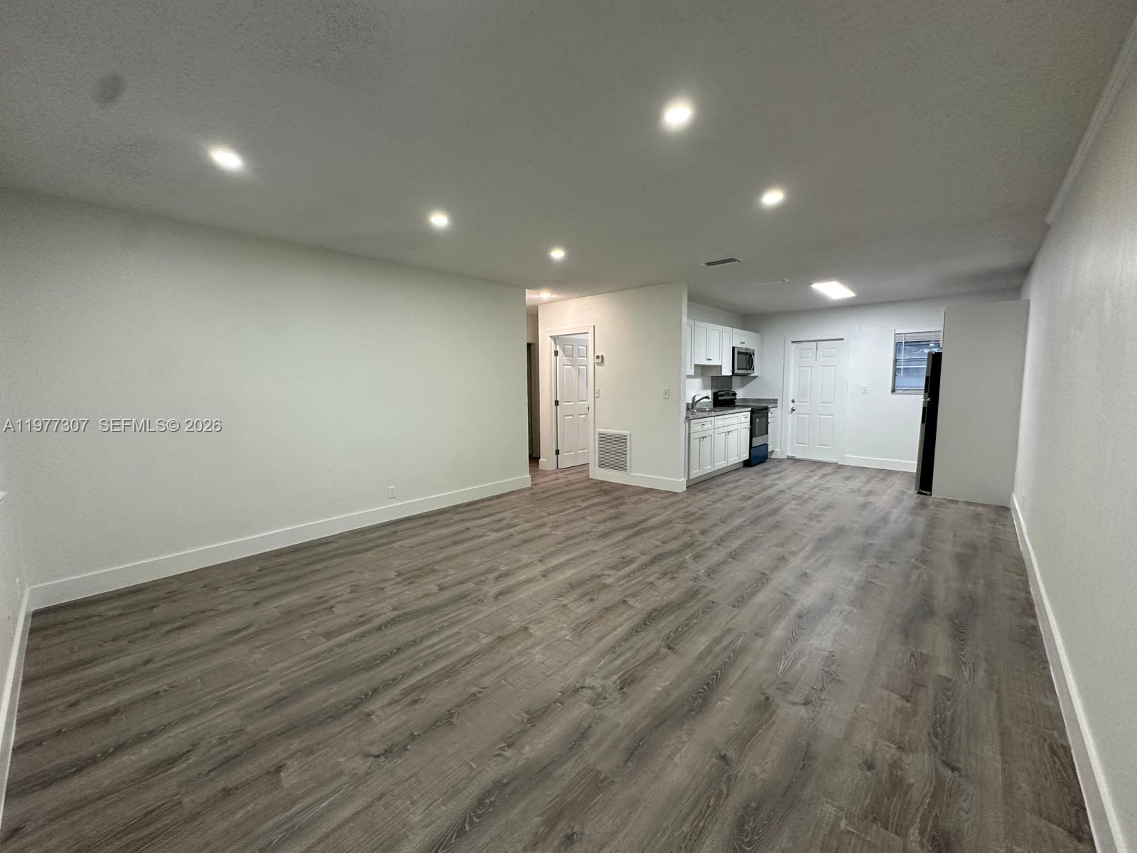 TOWN OF HALLANDALE B-13 - Residential Lease