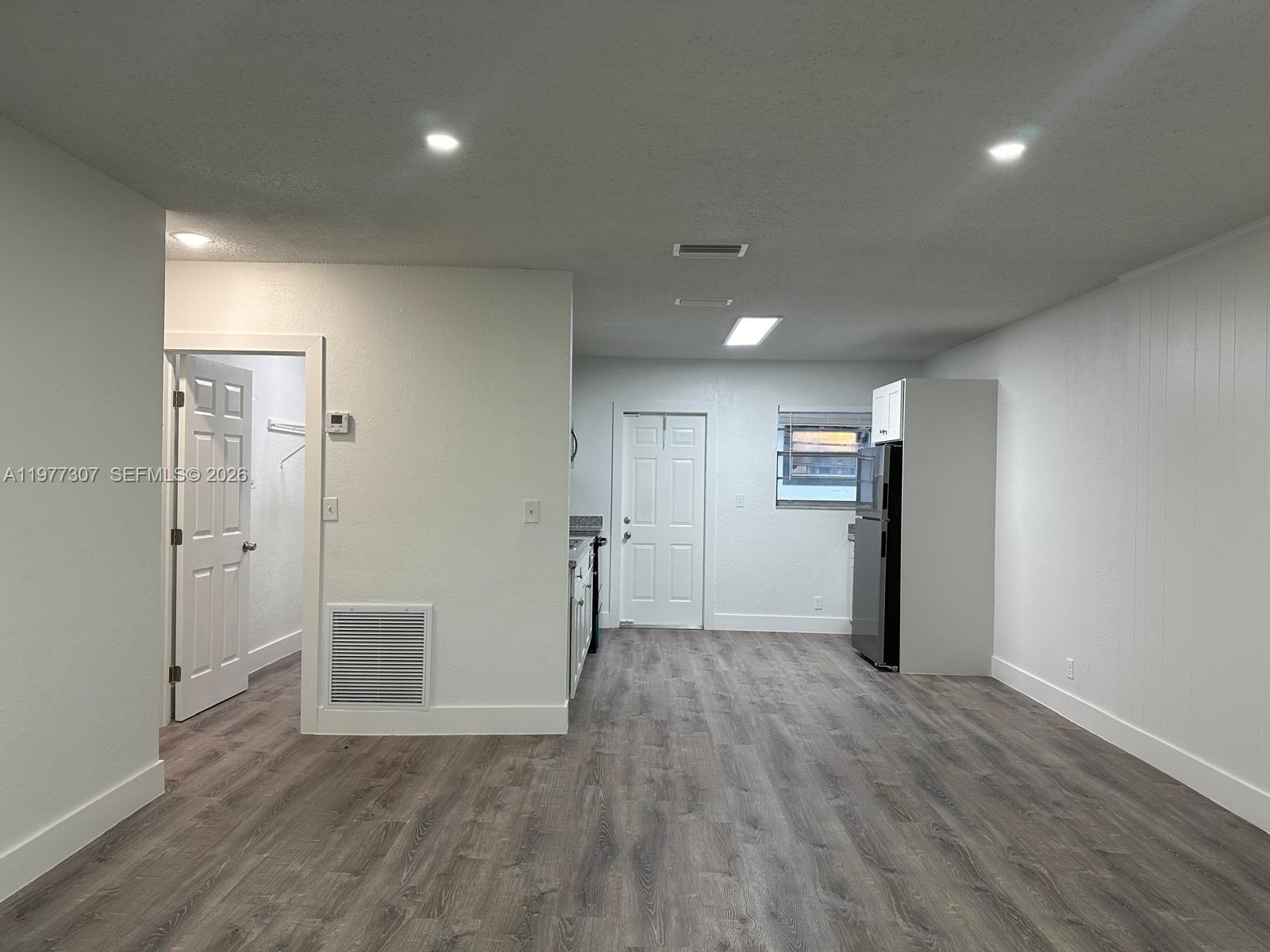 TOWN OF HALLANDALE B-13 - Residential Lease